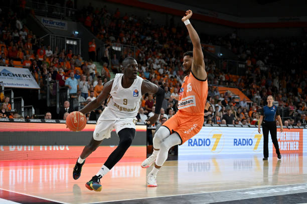 防守端也展 防守端也展